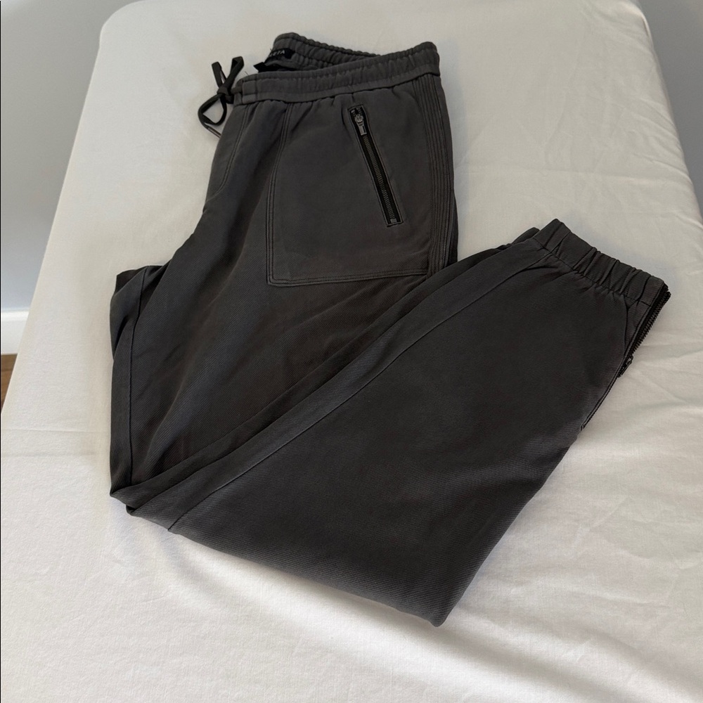 Athleta Women’s Charcoal Joggers | Lightweight Zipper Pockets | Size 8 | NWOT